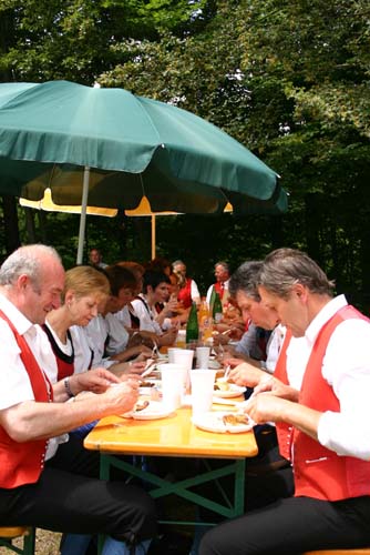 276 -Das Essen schmekt allen